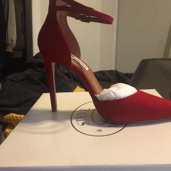 Steve Madden red nubuck pointed toe heels - Picture 2 of 4